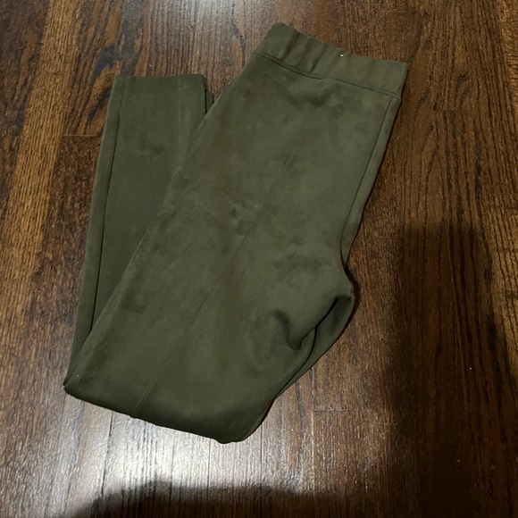 Pine Dark Green Leggings Perfect for Fall 🧃⚜️ - Picture 3 of 3